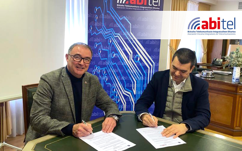 Firma de CAF Bizkaia con Abitel